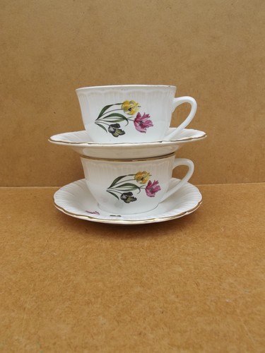 Tasses soucoupes à - tasses, et