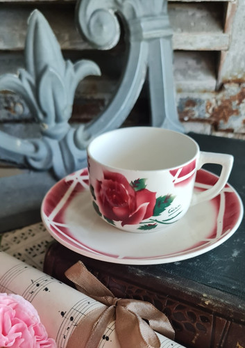 Ancienne tasse sous - tasse,